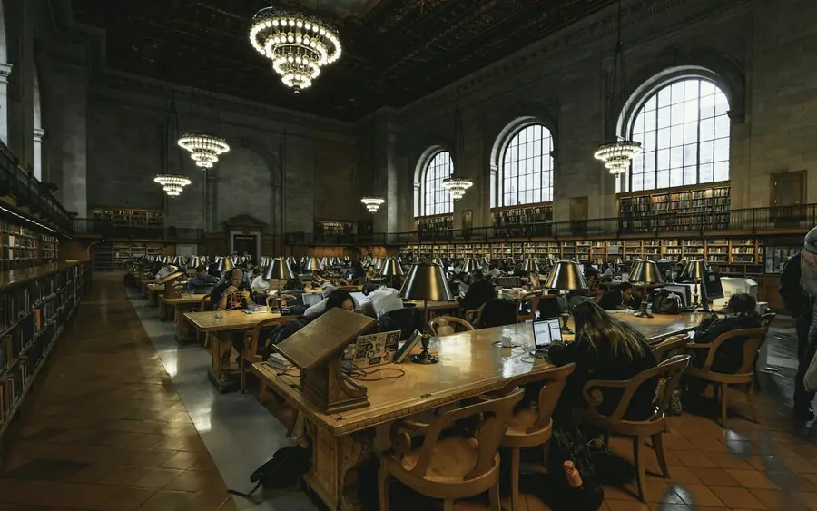 Salle de lecture d'une bibliothèque municipale